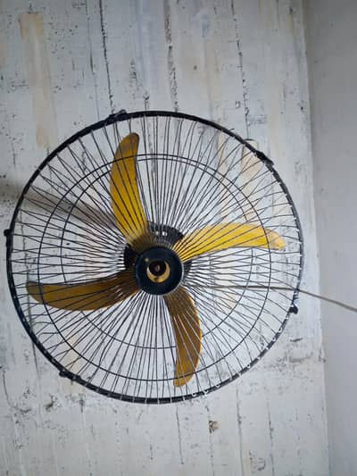 12 وولٹ پنکھے تین پیس بالکل اوکے ہیں فار سیل