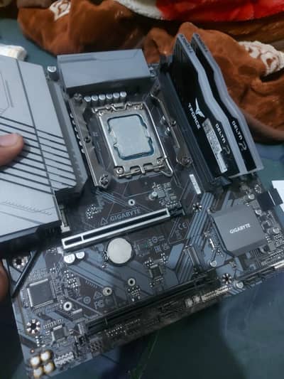 i5 13400f  b660m gaming x 1tb nvme read ad pls sum ki prices alag ha