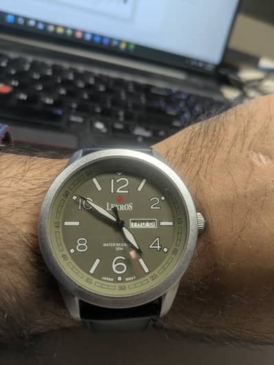 Lexros Analog Men Watch