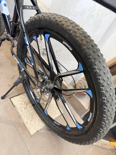 Bicycle with gears & alloy rims 10/10 condition