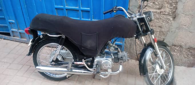 gari saf he bilkol new leni he is leye sell karha hu lo or Chalo bs