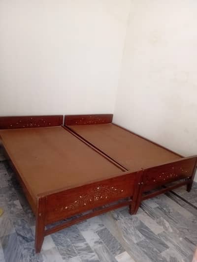 دو عدد سنگل مضبوط پرانی خالص لکڑی کے بیڈ