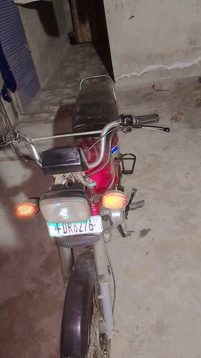 gadi bilkull ok ha halki c pistan ki awaz ati ha tyre new ha