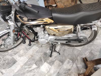 Honda 125 Golden Black 2026 Model
