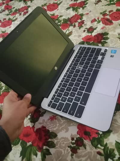 1 munth used and just 1 butten crack and all new body