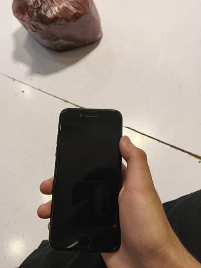 Iphone 7 32 Gb pta approved bh 76% anyone interested dm me