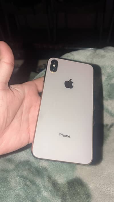 I phone Xsmax 256 GB 10/9 Battery health 79% Pta Approved