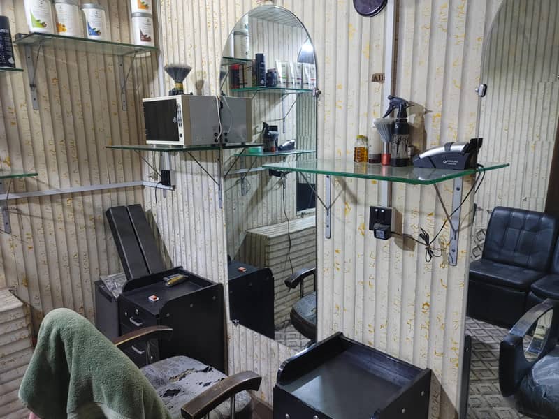 کٹنگ خط کا ماہر کاریگر چاہیے۔ 0