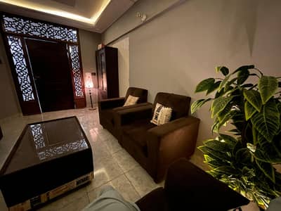 Flat excellent condition 320 feet main road facing project with separate roof terrace