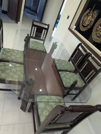 dinning table and 6 chairs