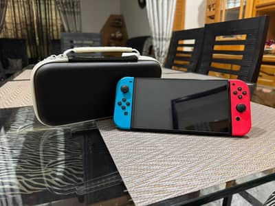 NINTENDO SWITCH OLED 10/10 [With 128GB SD CARD and CASE]