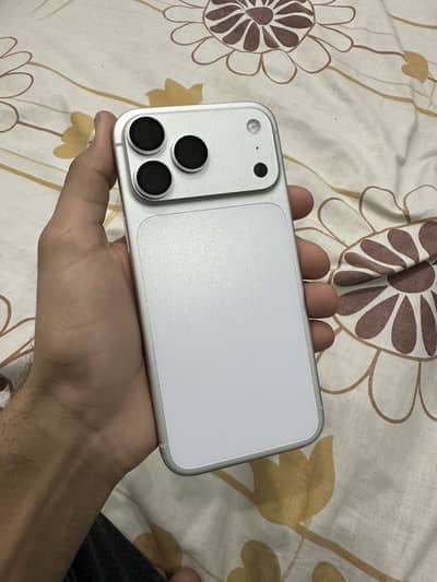 I phone 17 pro max LLA