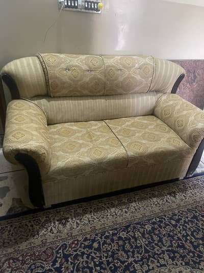 7 seaters neat and clean sofa