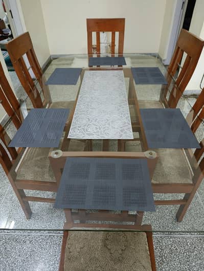 Dinnig Table (6 Seater) Glass Top