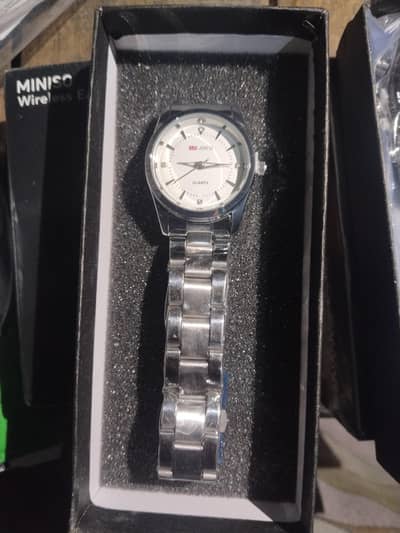 watch man and woman watch