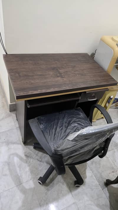 3 office tables + 3 office chairs