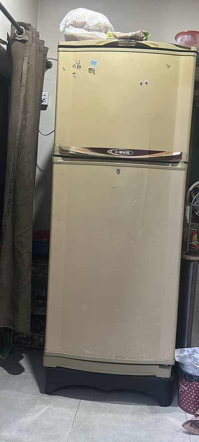 Waves full size refrigerator working 10/10
