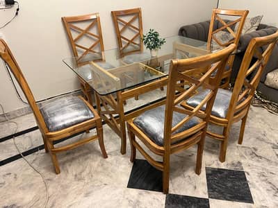 Unused new 6 seater wooden dining tabble with 12 mm glass