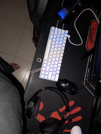 selling keyboard mouse headset and mic