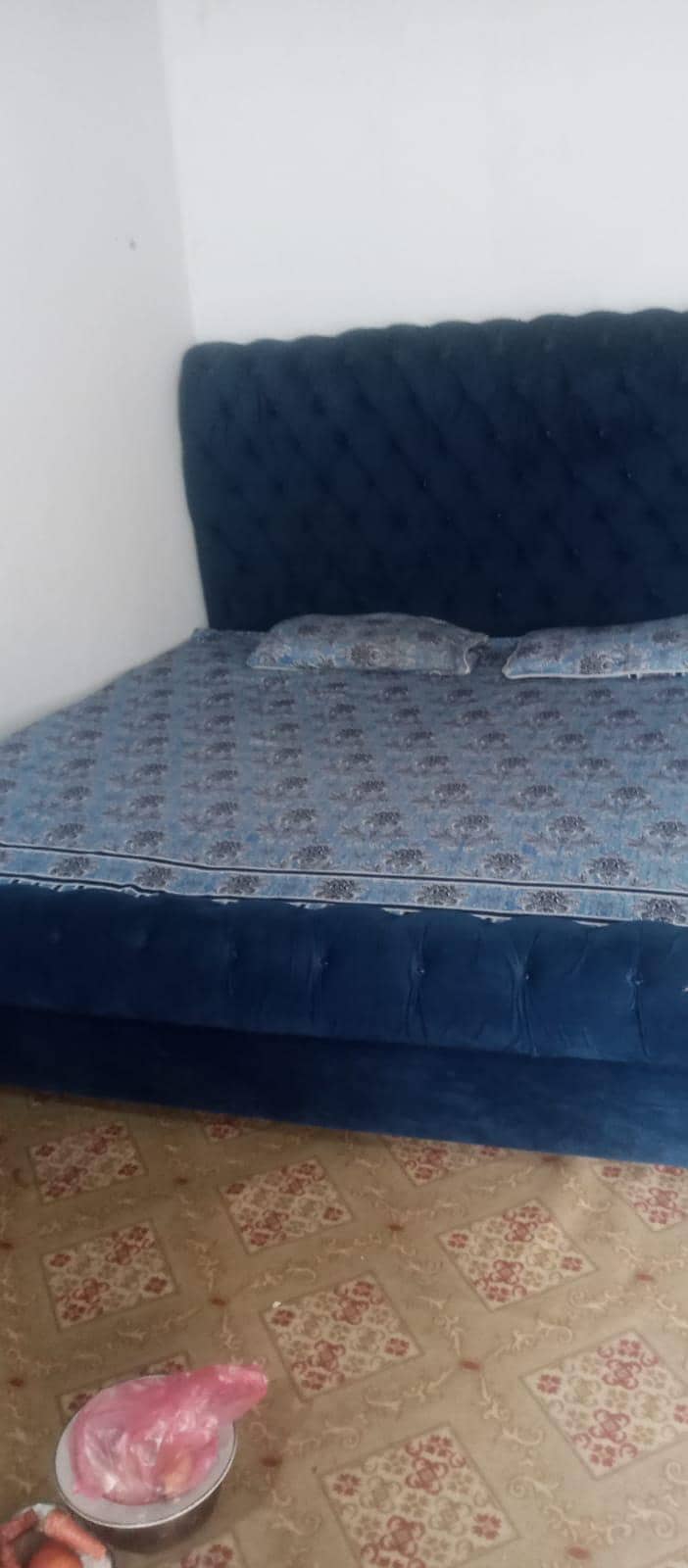 bed set with side table 0