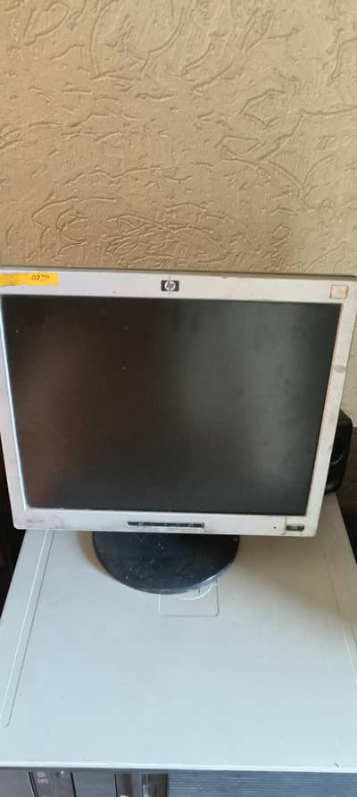 hp LCD . CPU. 500gb hadisc. 2gb  ram . bilkol ok hai