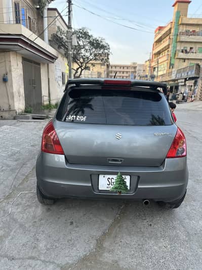 Suzuki swift dlx 2010