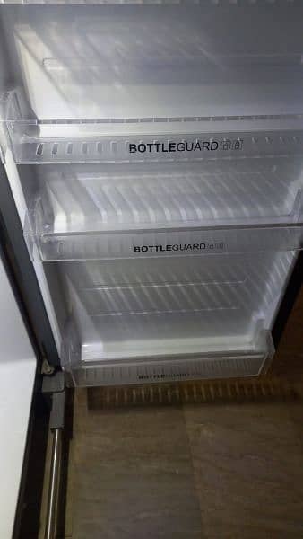 Haier Refrigerator medium size double door fridgeall okay0328/3978/756