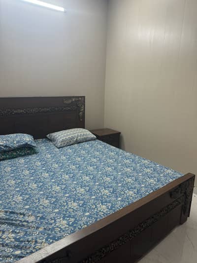 *Luxurious King Size Bed with Matching Dressing Table**