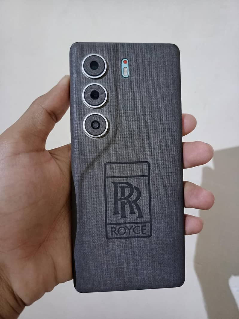 Tecno camon 40 pro 0