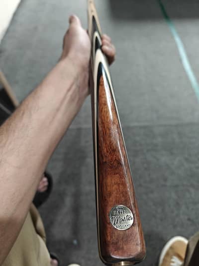 Master snooker cue