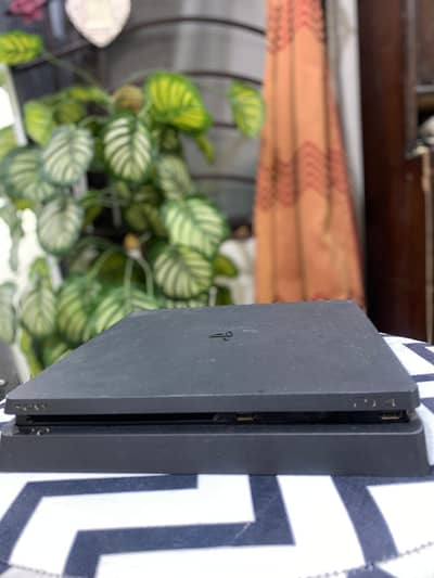 Ps4 slim 1 TB|original controller|Taken 7 CD |excellent condition