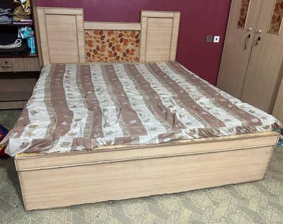 king size bed for sale in good condition