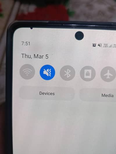 Samsung note 20 front finger