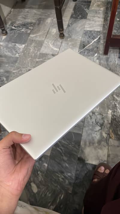 HP 830 (16,512) i7 (11)