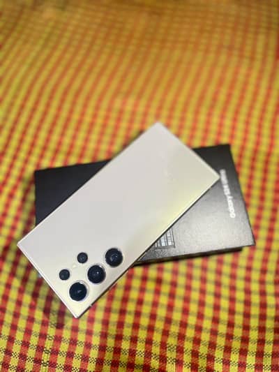 Samsung Galaxy S24 ultra 12/256  with original box and cable