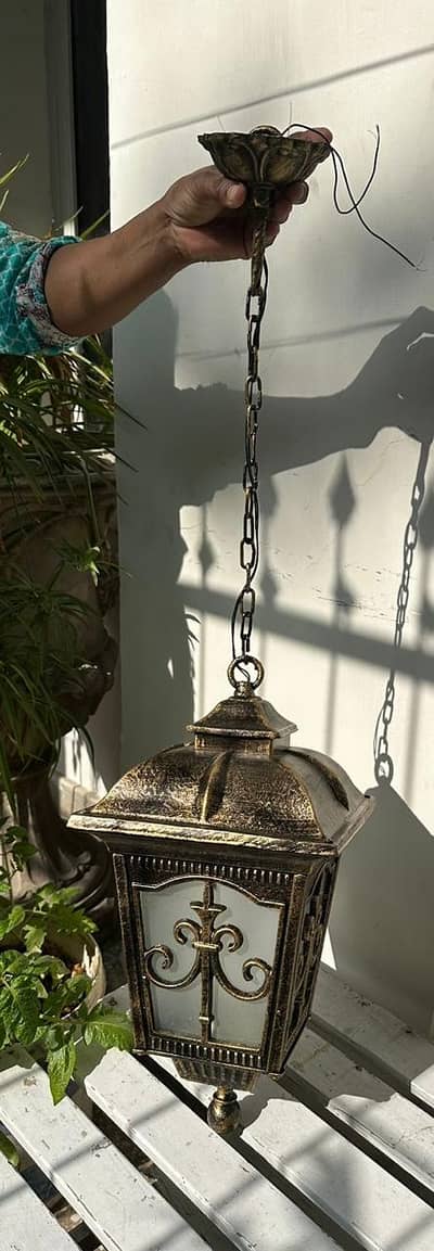 Metal hanging lamp
