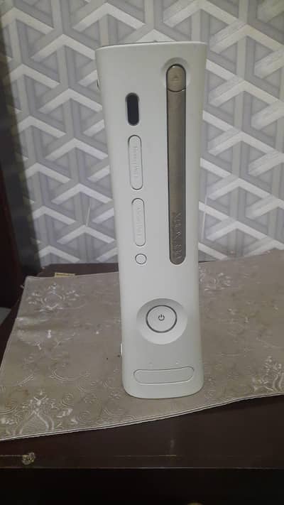 Xbox 360 jasper 320gb with box and one controller