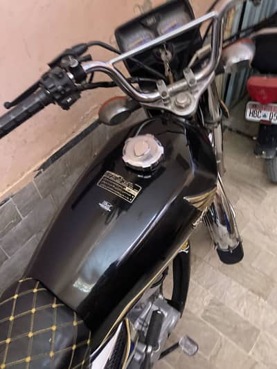 Honda 125 2019 model tanks originally he lakin patta change Hn
