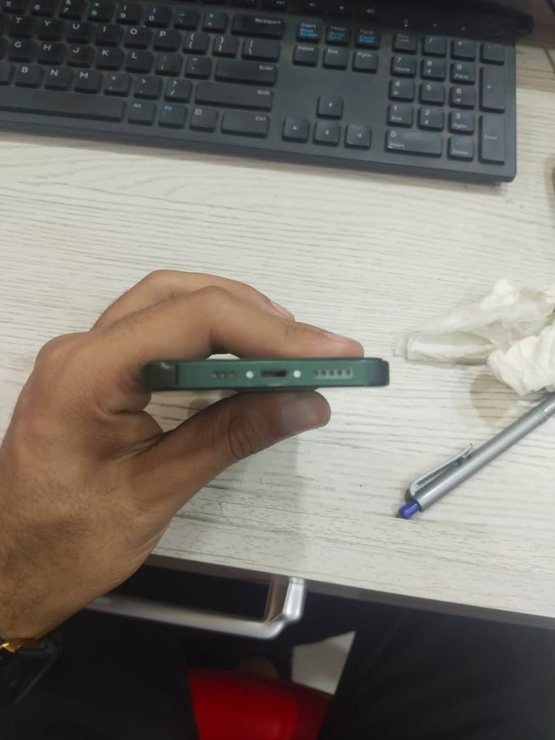 Iphone 13 simple 4