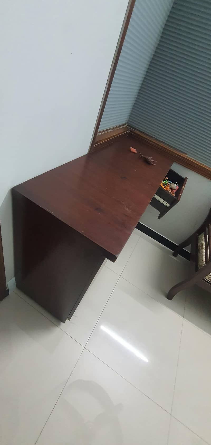 Show case and study table 0
