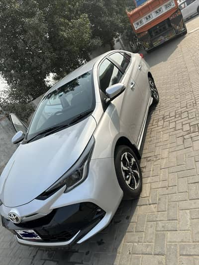 Toyota Yaris Sedan ATIV X CVT 1.5 Black Interior