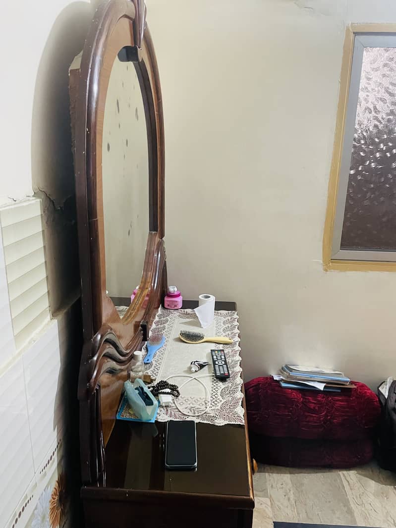 Dressing table 0
