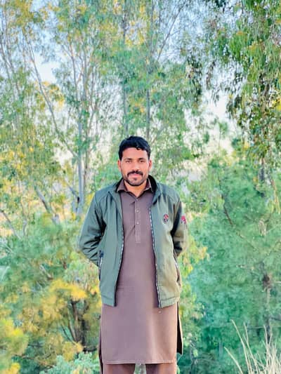 Title Mein Likhein: "Hardworking Boy Seeking Job - Available After Eid