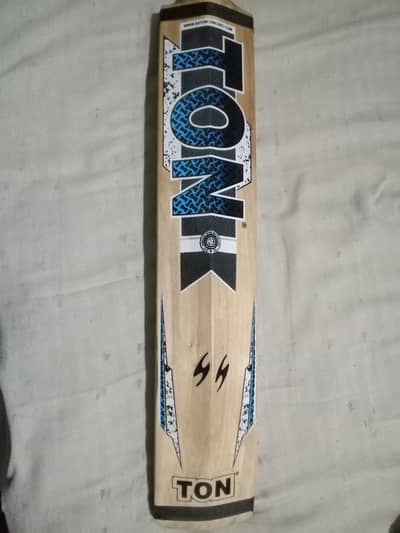 This bat Ton original bat . 7 grande very good condition.