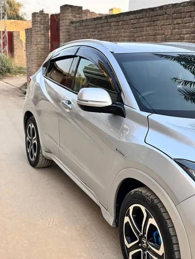 Honda Vezel 2014/2016 Islamabad Registered  | Urgent Sale