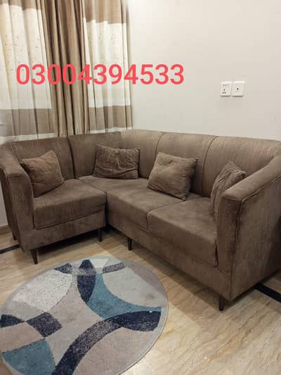 L shaped 4 seater sofa with 4 Cushions
