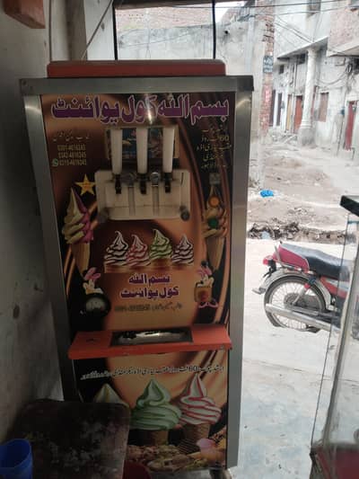 Con ice cream Machine