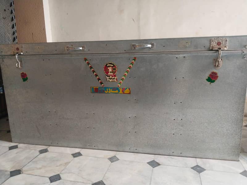 مضبوط لوہے کی پیٹی فروخت کے لیے – اچھی حالت میں 0