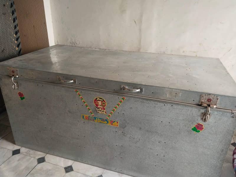 مضبوط لوہے کی پیٹی فروخت کے لیے – اچھی حالت میں 1