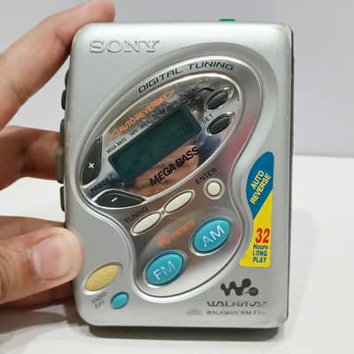 Sony WM-FX481 Digital AM/FM Radio Cassette Player with Mega Baass